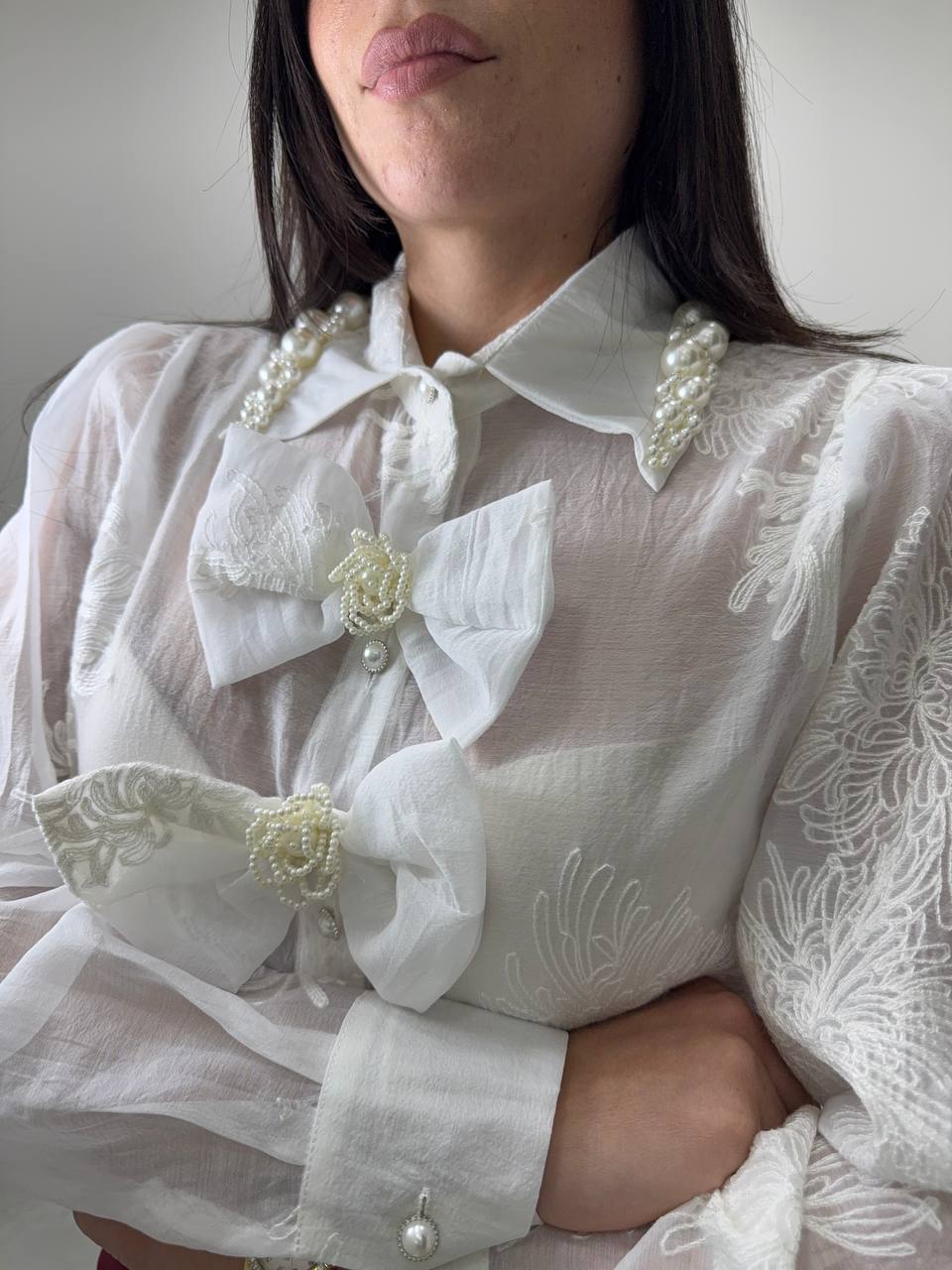 CAMICIA  CON FIOCHETTI