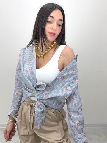 CAMICIA COTONE CELESTE CON FIORI E RIGHE