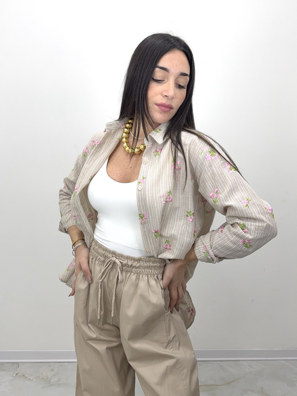 CAMICIA IN COTONE BEIGE CON FIORI E RIGHE