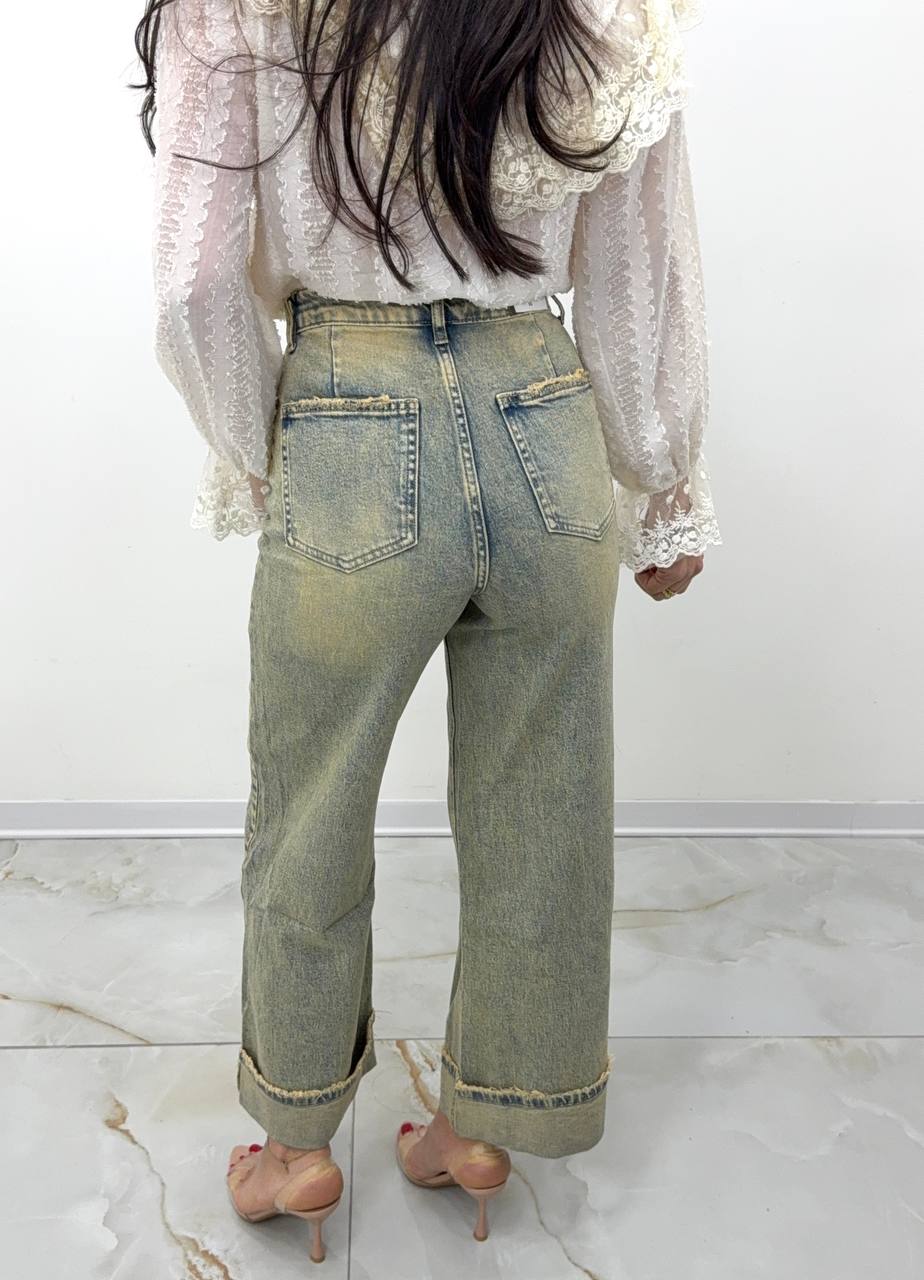 JEANS SABBIATO CON PIEGHETTA